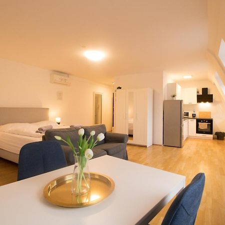 Between Schoenbrunn&the City Center. Apt. 40 Wenen Buitenkant foto