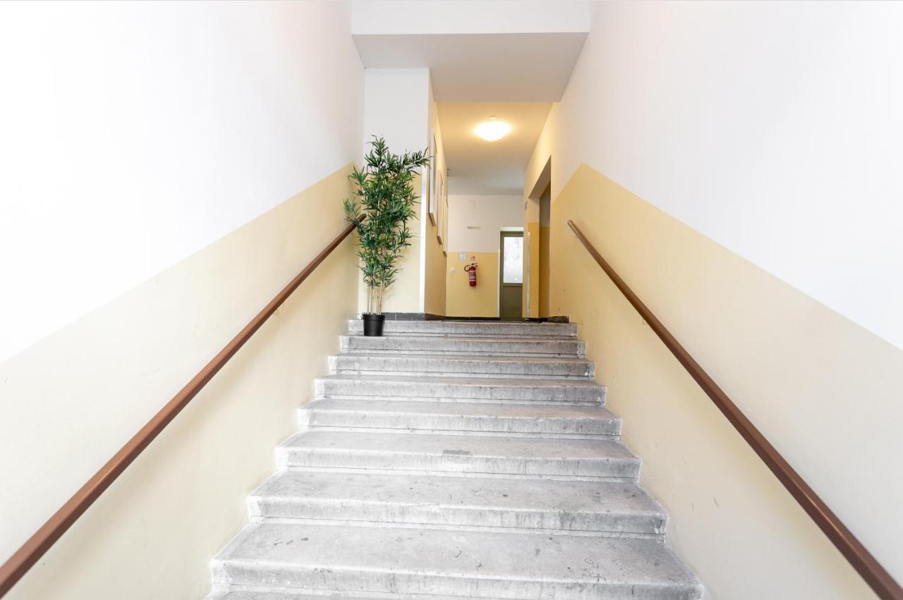 Between Schoenbrunn&the City Center. Apt. 40 Wenen Buitenkant foto