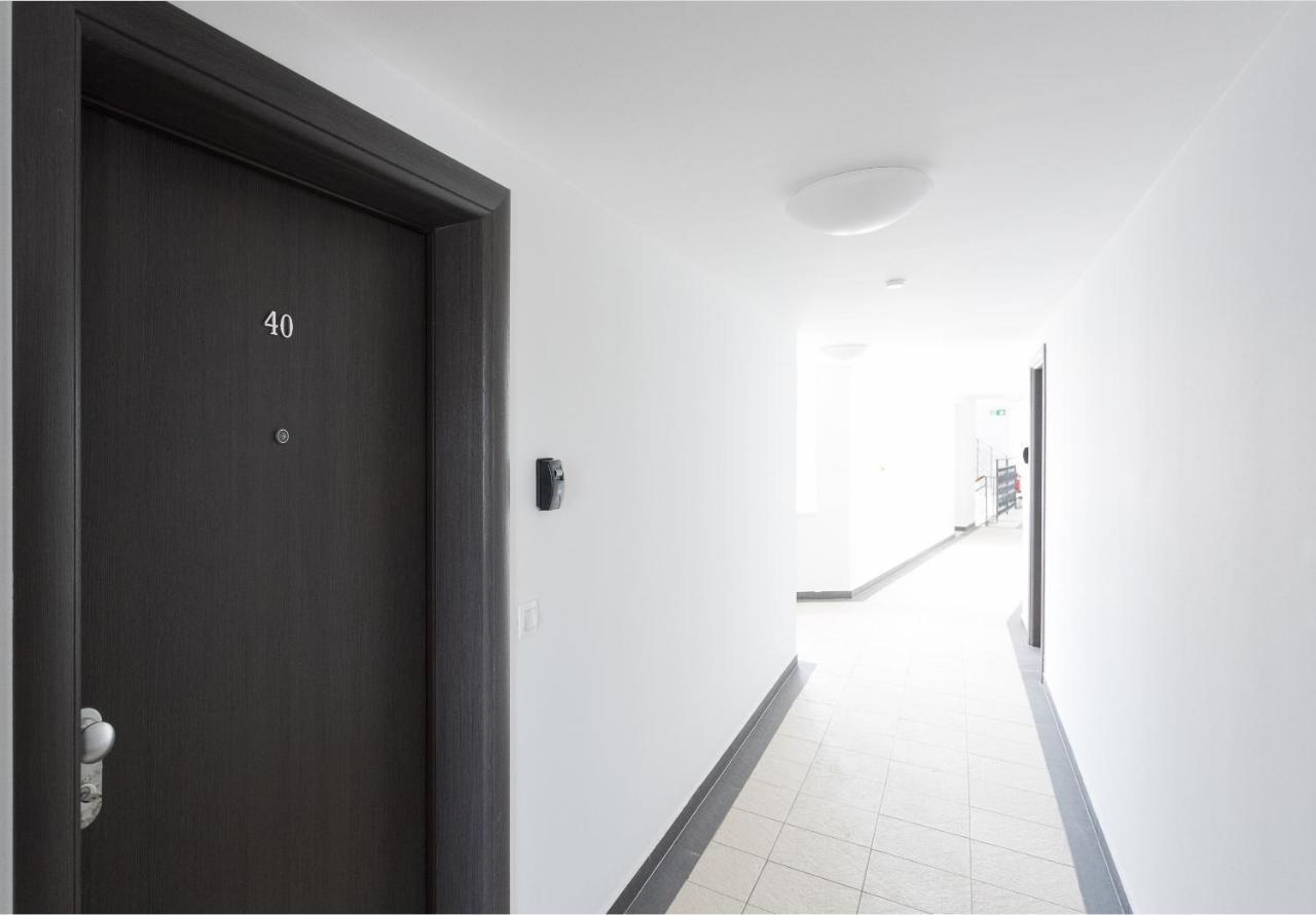 Between Schoenbrunn&the City Center. Apt. 40 Wenen Buitenkant foto