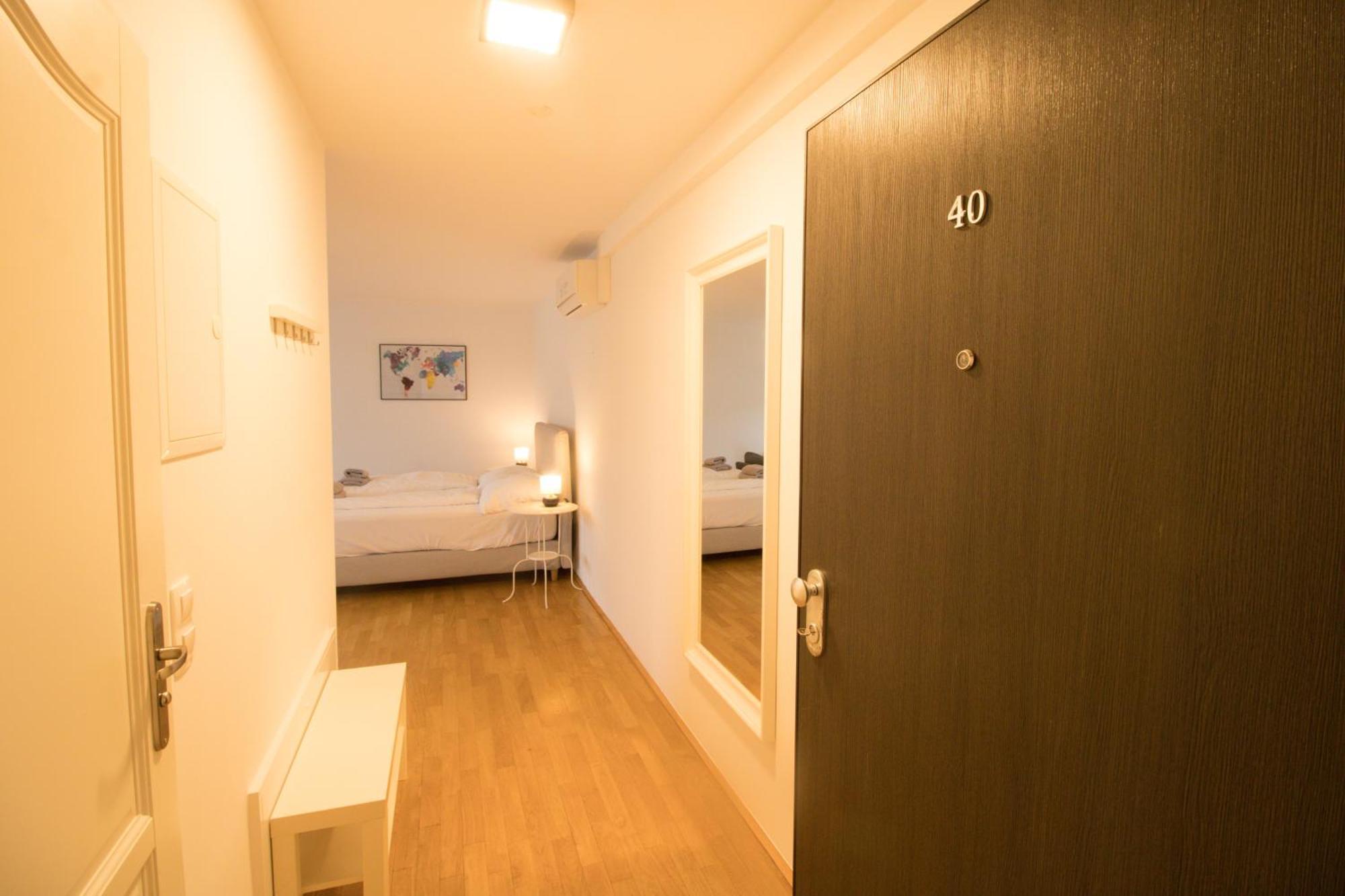Between Schoenbrunn&the City Center. Apt. 40 Wenen Buitenkant foto