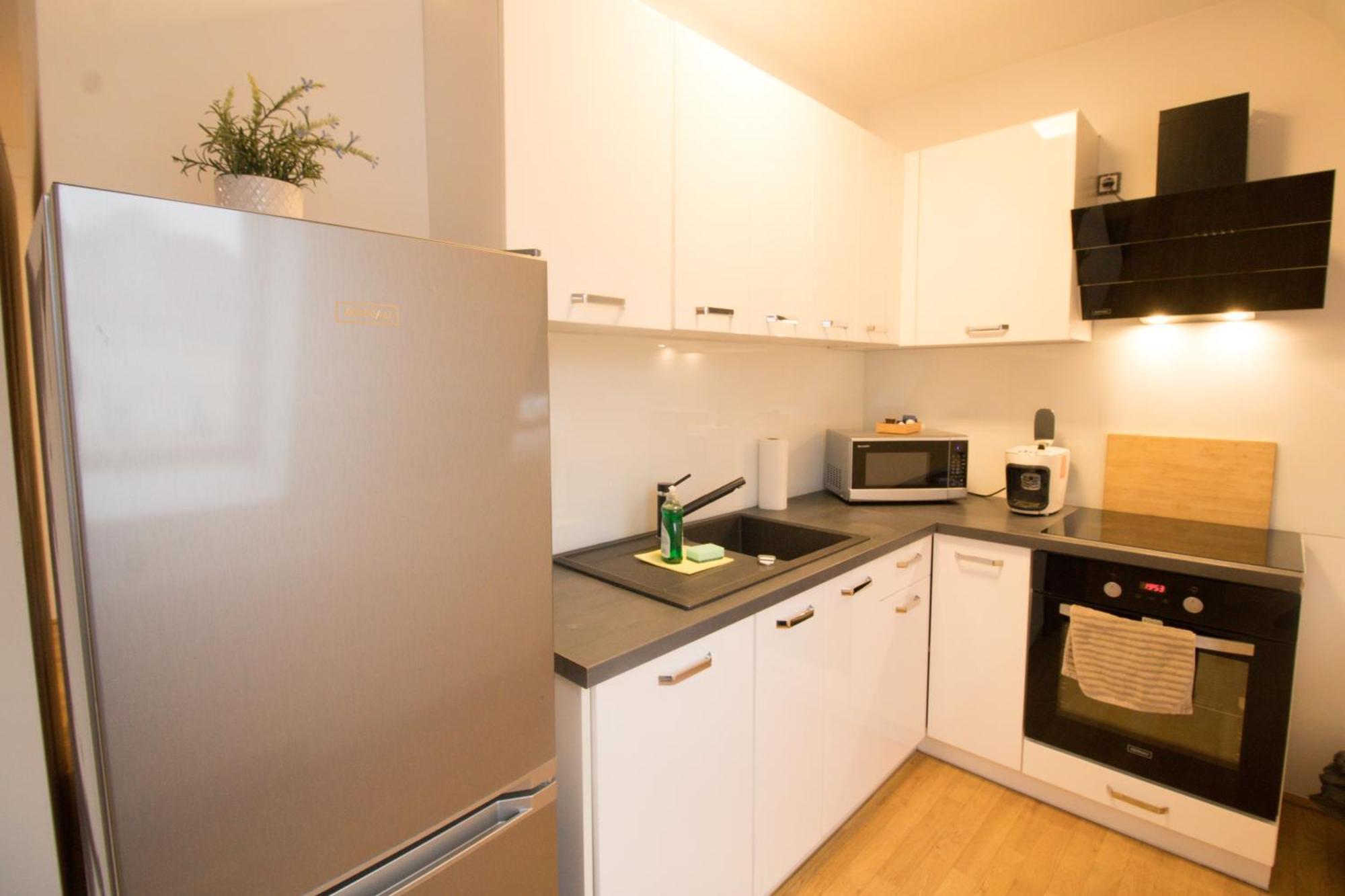 Between Schoenbrunn&the City Center. Apt. 40 Wenen Buitenkant foto